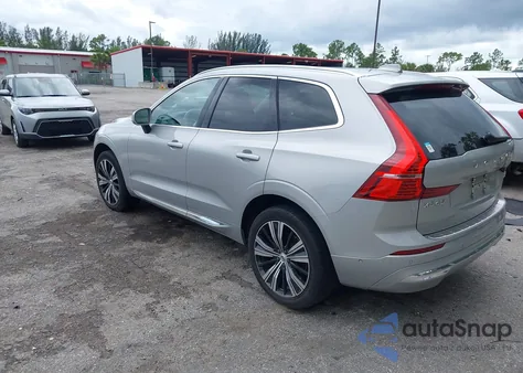 2023 Volvo Xc60 B5 Plus Bright Theme z USA, uszkodzony, nr VIN YV4L12RE4P1261427